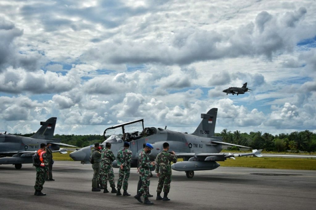 4 Pesawat Tempur TNI AU Jelajahi Langit Tanjung Pinang - kabarmiliter.id